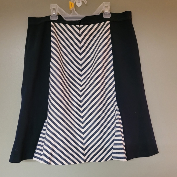Ann Taylor skirt size 4 - Picture 3 of 5